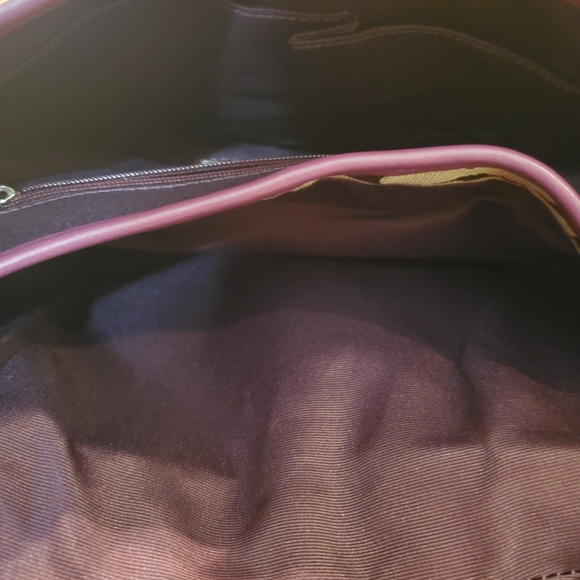 New without tag. Purple, stylish, Coach purse, Excellent condition - Picture 8 of 10